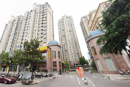 东岳广场3室2厅1卫88万104m2出售